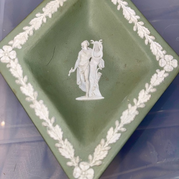 Set of  2 Wedgwood trinket dishes - Picture 2 of 6